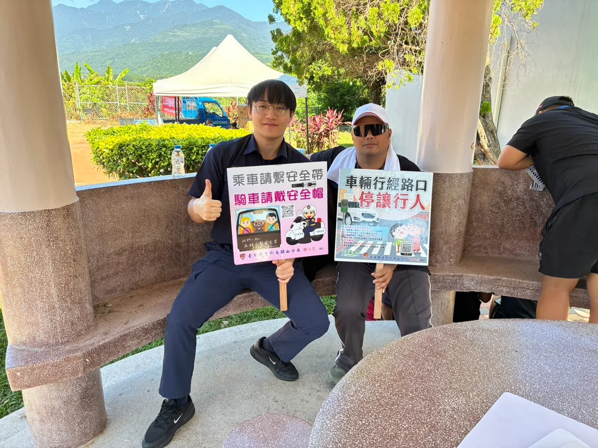 球場上練揮棒也學自保 關山警走進鸞山陪伴親子