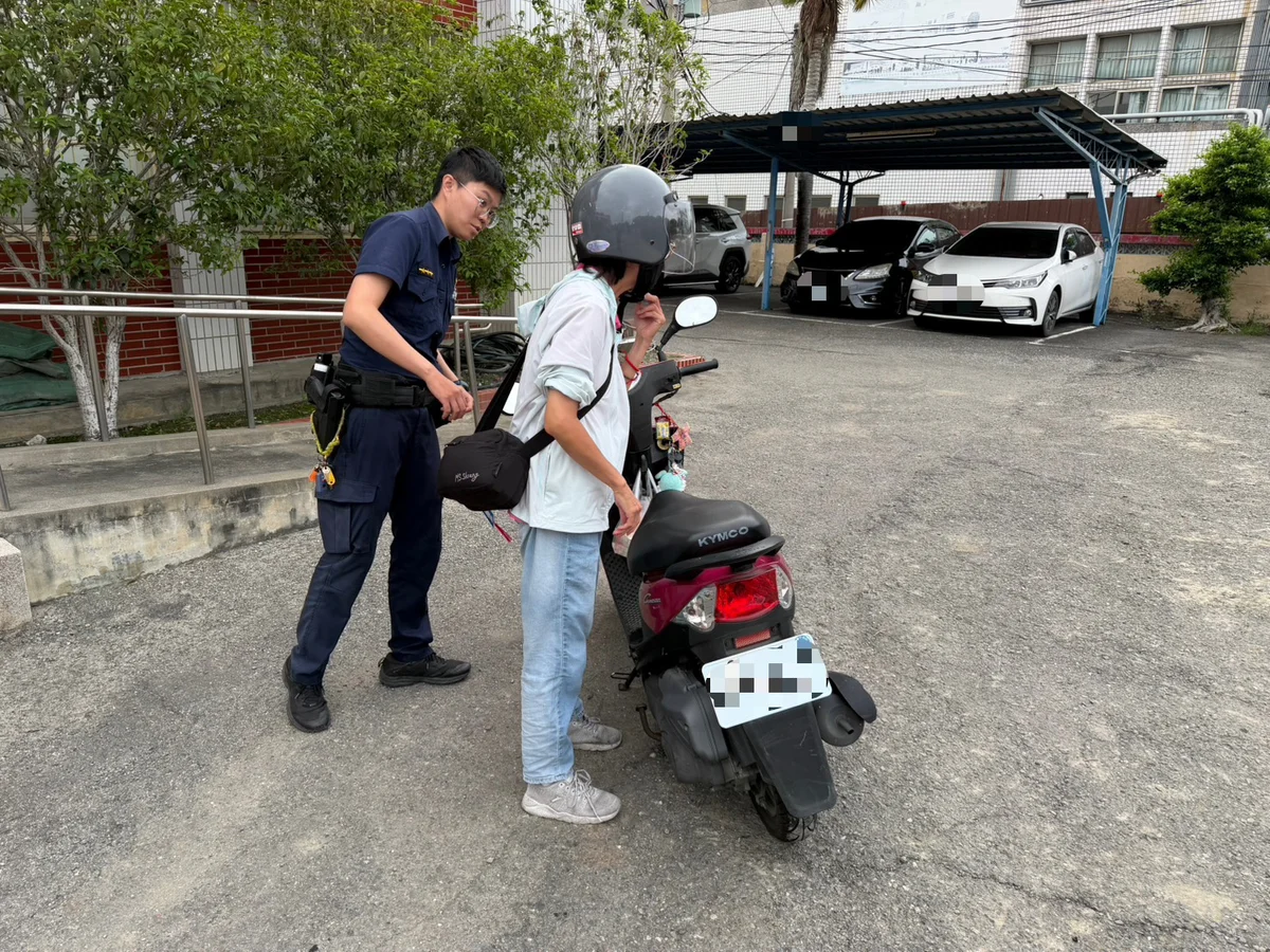 永靖分駐所前女騎士頭暈 警員吳于萱攙扶休息