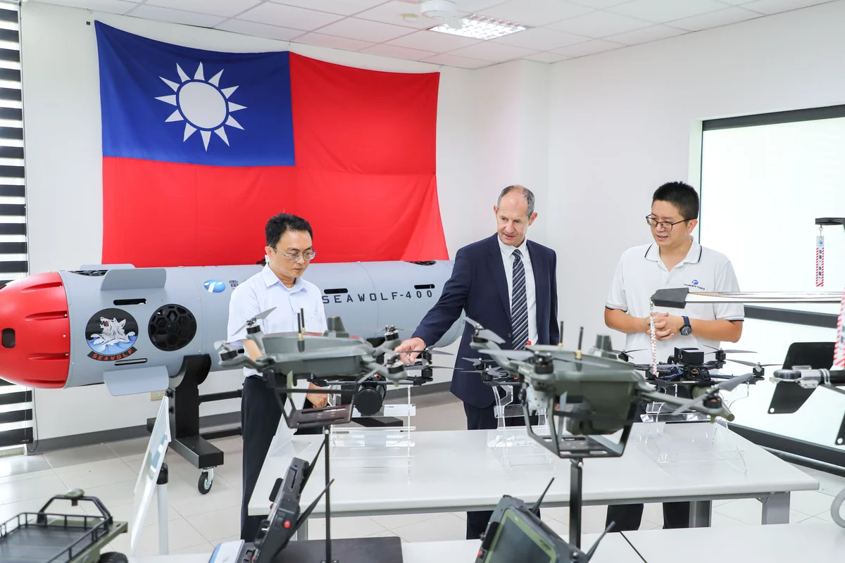 歐洲經貿辦事處看嘉義無人機　谷力哲走訪亞創中心談認證與市場