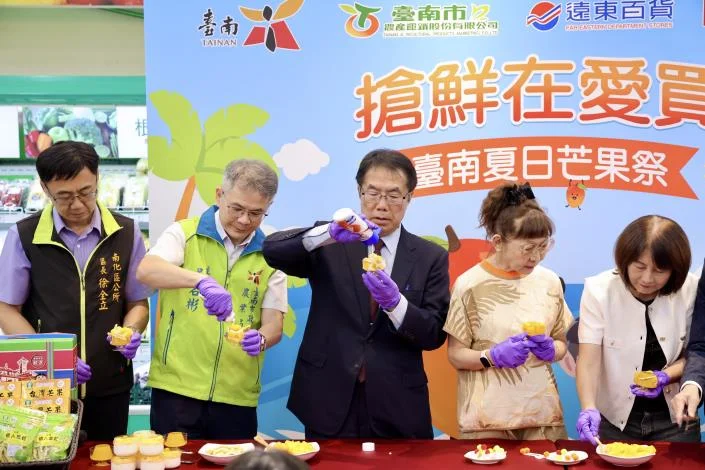 台南芒果北上進板橋　黃偉哲到愛買南雅店邀民眾嘗鮮