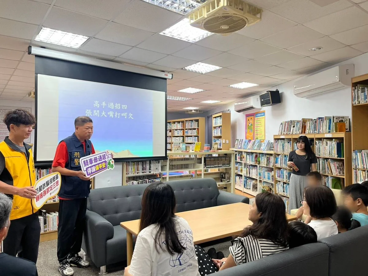 望安親子共讀也學防詐　員警把交通安全帶進圖書館