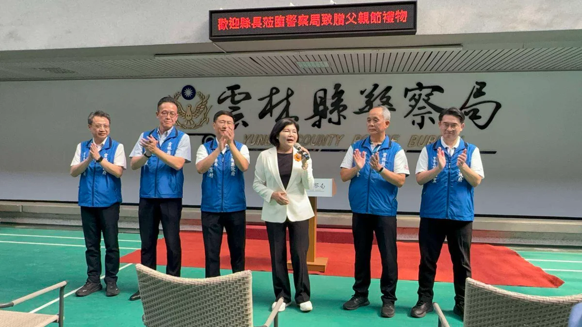 父親節前夕走進警察局 張麗善向男性警員送上祝福