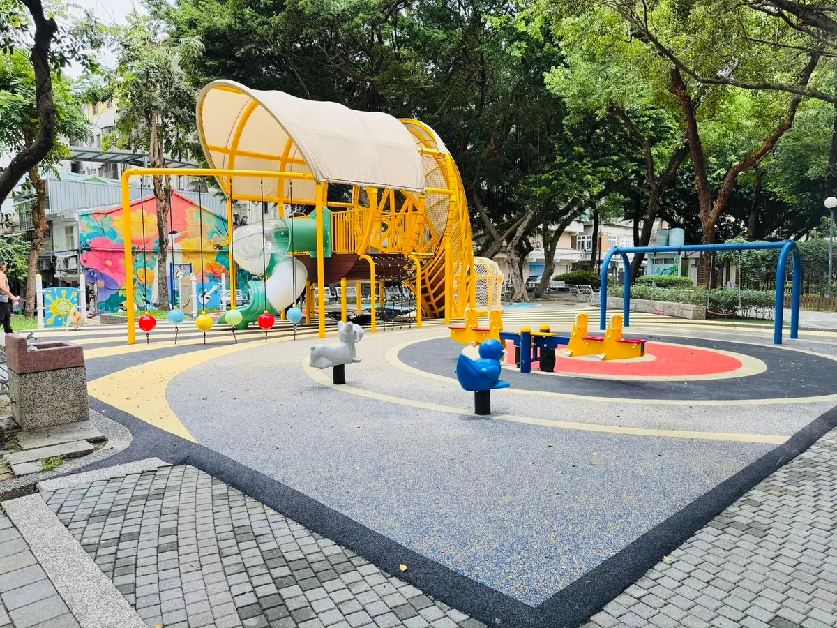 三重龍濱公園滑梯翻新 留聲機遊戲場讓黑膠記憶回到日常